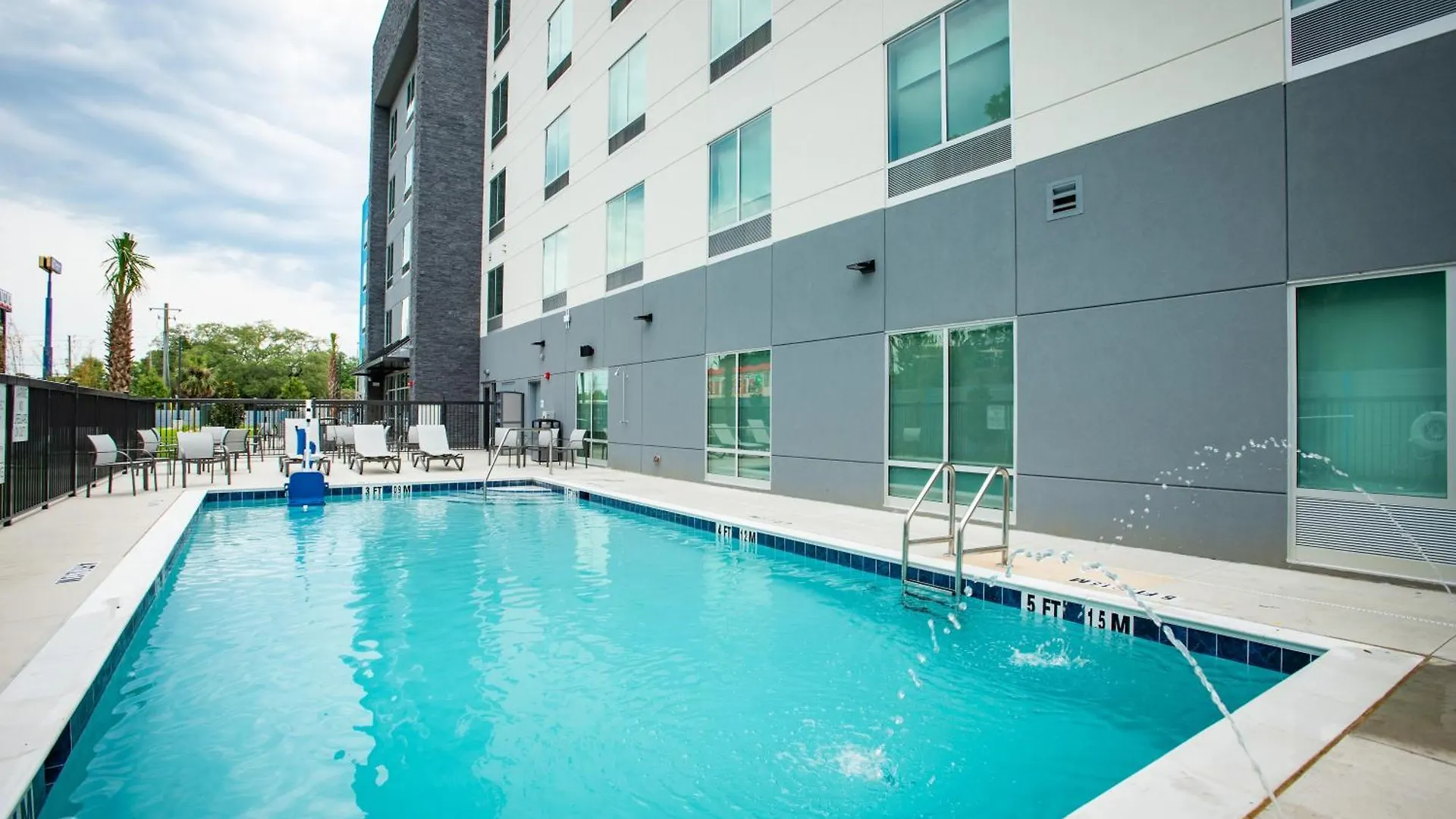 Holiday Inn Express & Suites Pensacola Airport North - I-10 By Ihg Ferry Pass